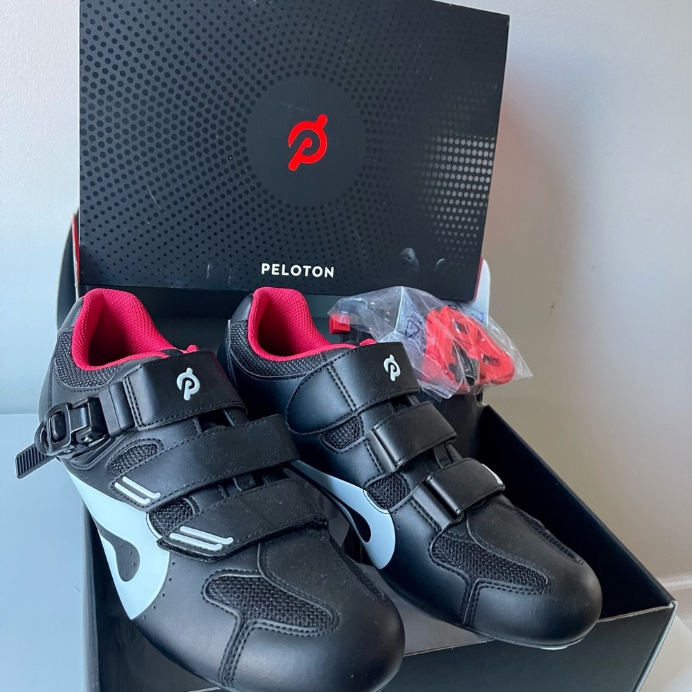 NWT. Peloton Cycling Shoes. Size 43 (womens 11 & mens 12)